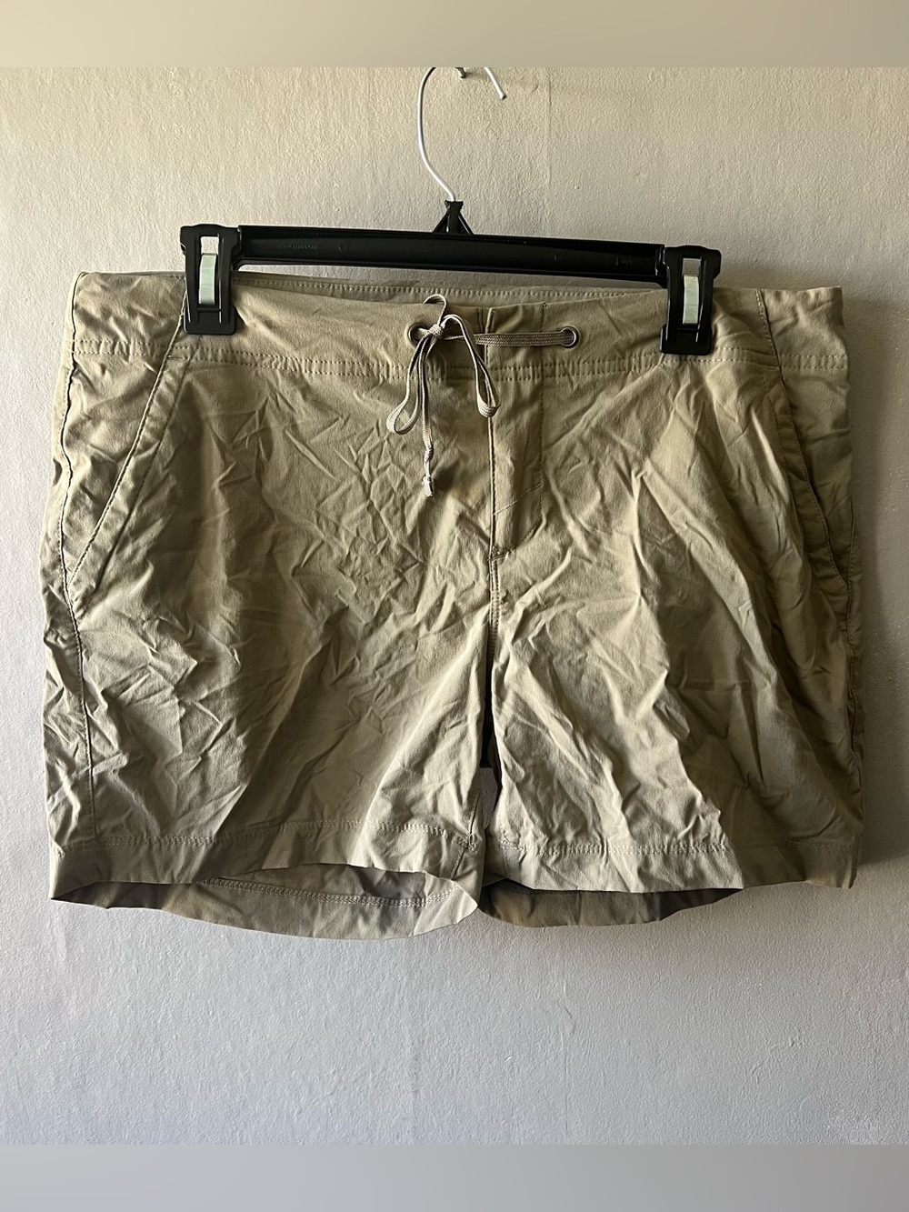 Columbia Women’s Khaki Hiking Shorts Size 12